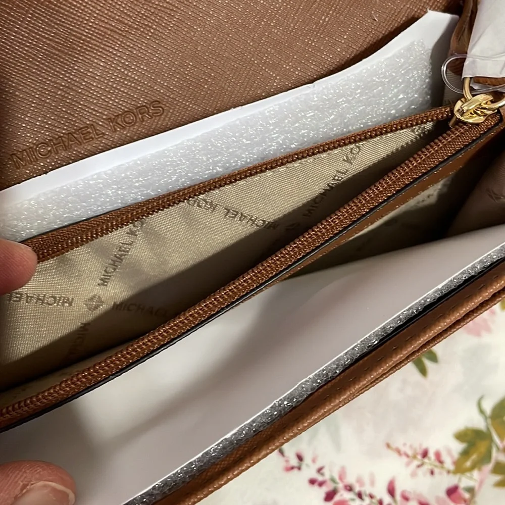 🤎Michael Kors 🤎Large Wallet on a Chain/Brown - Picture 12 of 16
